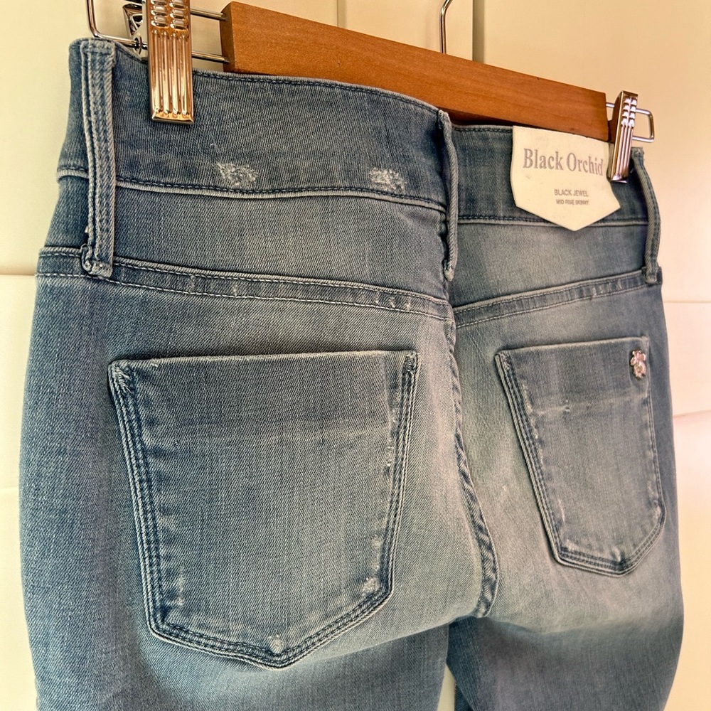 RARE Black Orchid Denim mid rise skinny Rose Petals jeans size 26 NWT - Picture 10 of 15